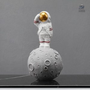 Décoration astronaute représentant un voyage spatial lunaire