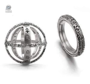 Bague céleste ornée de motifs inspirés de l'univers