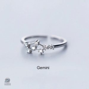 Bague délicate illustrant les étoiles