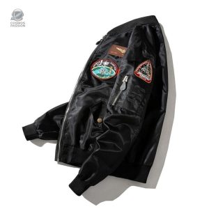 Veste noire inspirée de la NASA pour un look futuriste