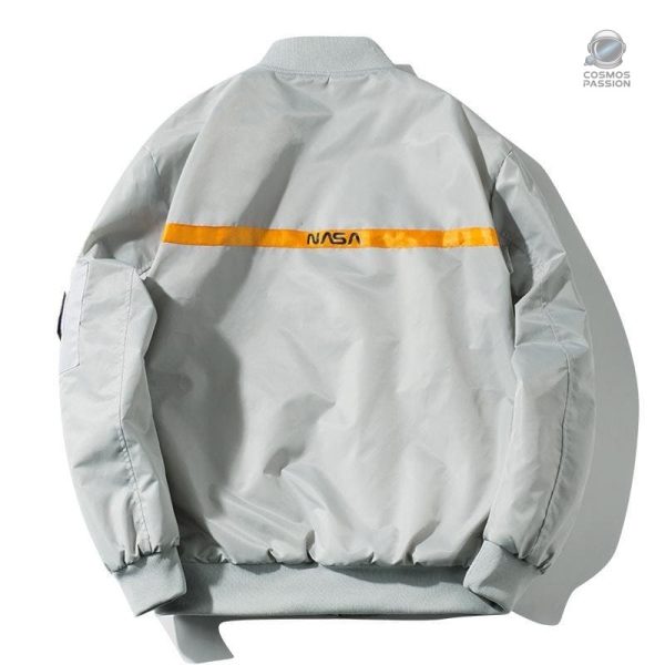 Vêtement tendance gris avec logo NASA emblématique