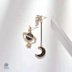 Boucles d'oreilles noires avec design Planète et Lune