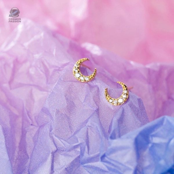 Accessoire de mode : boucles d'oreilles lunaires