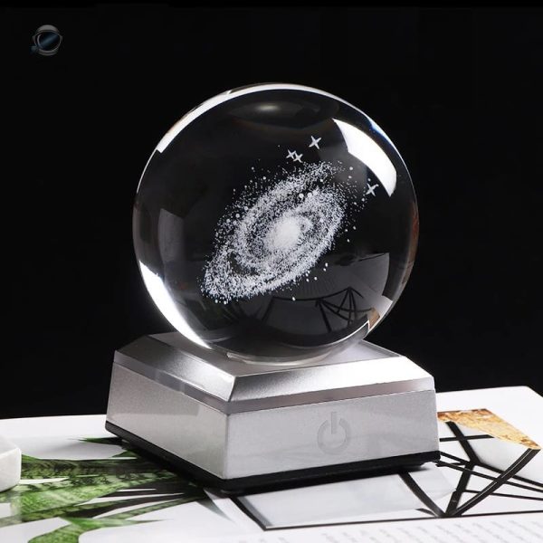Art de la boule de cristal inspiré par l'univers