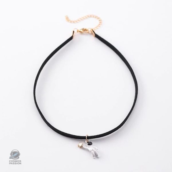 Collier inspiré de l'espace avec motif d'astronaute