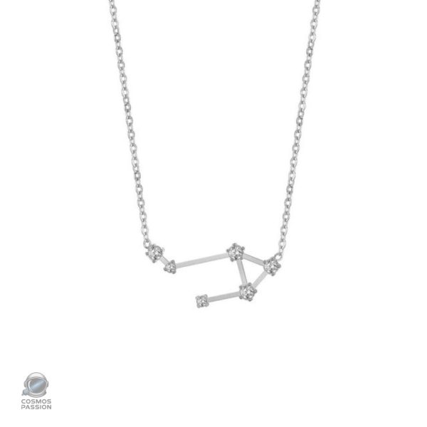 Collier d'inspiration astrale pour un look chic