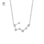 Collier élégant représentant des étoiles et constellations