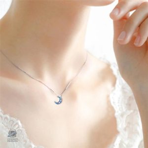 Collier inspiré de l'astronomie, design croissant de lune