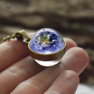Bijoux représentant la planète Terre en design unique