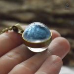 Bijou astronomie représentant la planète Uranus en collier