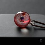 Collier évoquant la magie de l'univers et des cieux