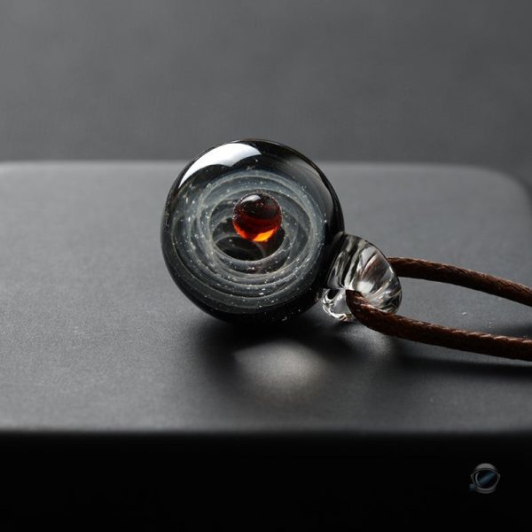 Collier astral inspiré des merveilles de l'univers