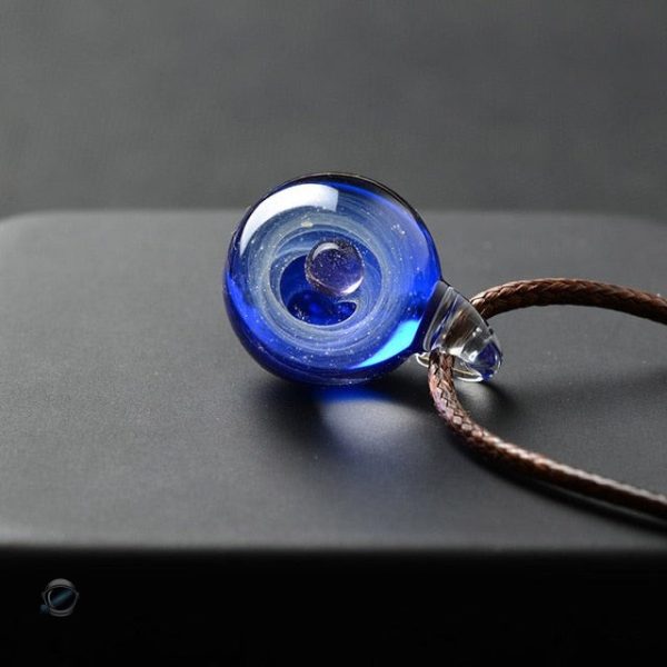 Accessoire céleste avec design galactique unique