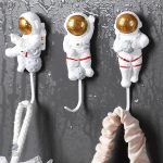 Crochets muraux ludiques inspirés de l'espace