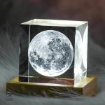Cube lumineux en cristal, motif céleste de la Lune