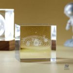 Boule de cristal illustrant les planètes du Système Solaire