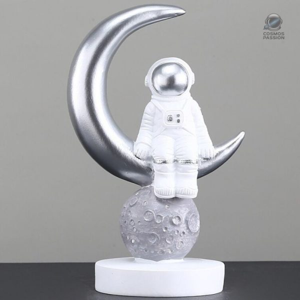 Figurine astronaute sur croissant de lune pour décoration