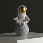 Figurine astronaute en méditation pour décoration intérieure