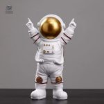 Figurine Astronaute Victorieux en décoration inspirante