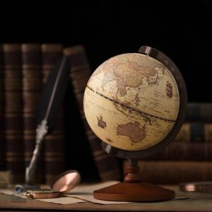 Globe vintage avec une finition détaillée et élégante