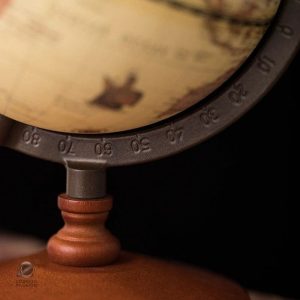 Accessoire de décoration vintage, globe terrestre en relief