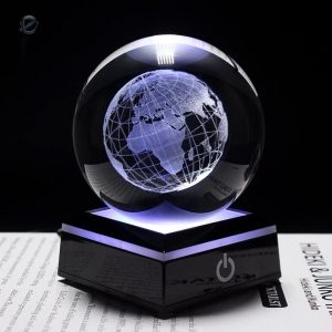 Globe en cristal illustrant les continents et océans