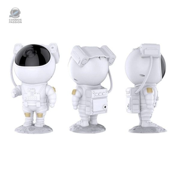 Étoiles brillantes projetées par un adorable astronaute décoratif
