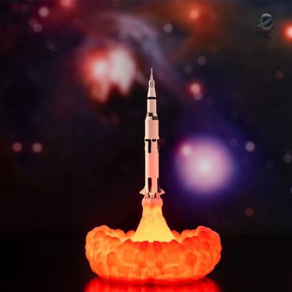 lampe-saturn-v-1 Lampe Saturn V inspirée de la fusée emblématique de l'espace