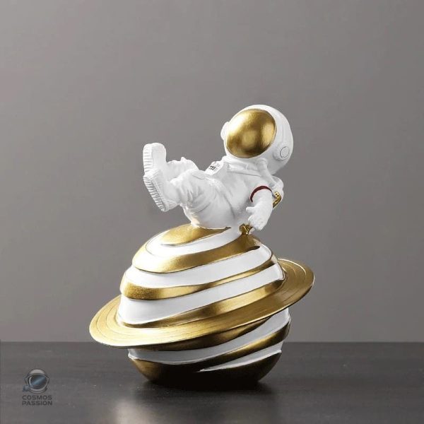 Décoration astronaute avec figurine sur Saturne, design unique