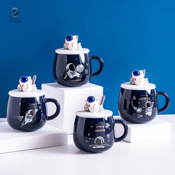 Mug espace avec un astronaute flottant