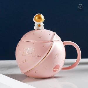 Mug espace avec motif d'astronaute flottant