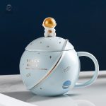 Mug céleste représentant un astronaute et les étoiles