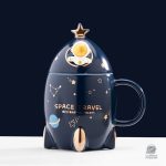 Mug fusée coloré pour les passionnés d'astronomie