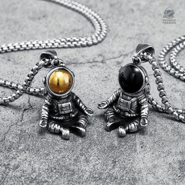 Pendentif en forme d'astronaute, symbole de sérénité