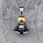 Pendentif unique d'astronaute, design méditatif élégant