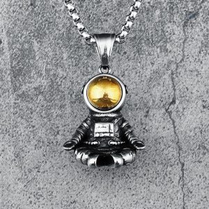 Pendentif unique d'astronaute, design méditatif élégant