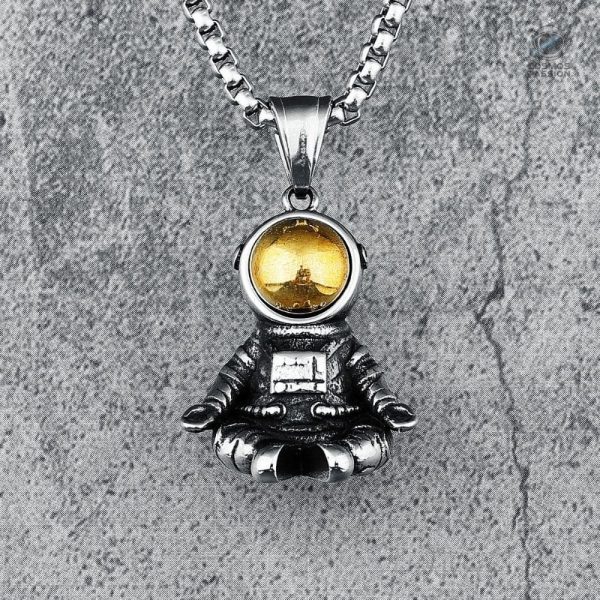 Pendentif unique d'astronaute, design méditatif élégant