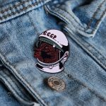 Pin's représentant Laika, symbole de l'exploration spatiale