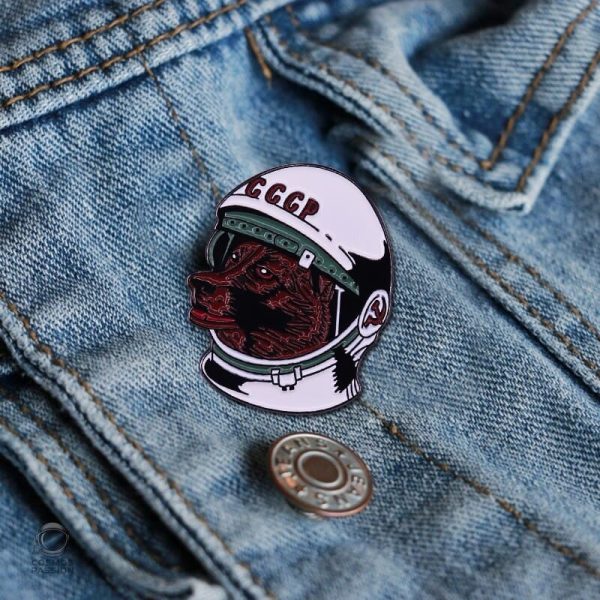 Pin's représentant Laika, symbole de l'exploration spatiale