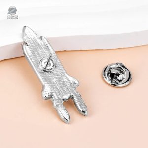 Pin's représentant une navette spatiale, idéal pour les passionnés d'espace