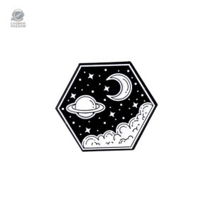 Pin's représentant une planète et une lune stylisées
