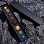Objets décoratifs en pierres représentant le Système Solaire