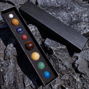 Objets décoratifs en pierres représentant le Système Solaire