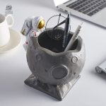 Accessoire de bureau décoratif inspiré de la lune pour organiser vos crayons
