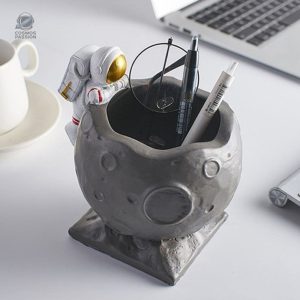 Accessoire de bureau décoratif inspiré de la lune pour organiser vos crayons
