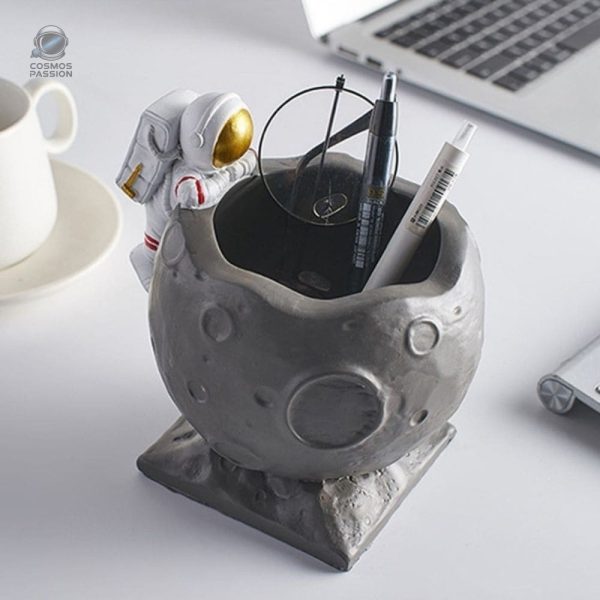 Accessoire de bureau décoratif inspiré de la lune pour organiser vos crayons