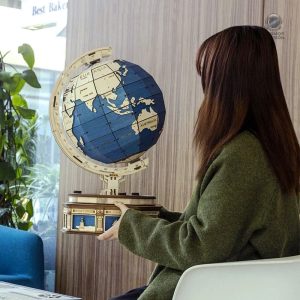 Décoration planétaire en puzzle 3D en bois