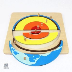 Puzzle coloré représentant la Terre en bois