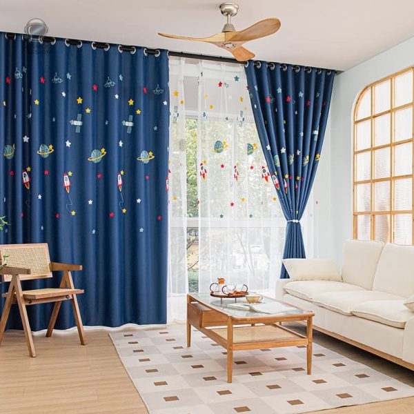 Décoration planétaire avec motifs de fusées colorées
