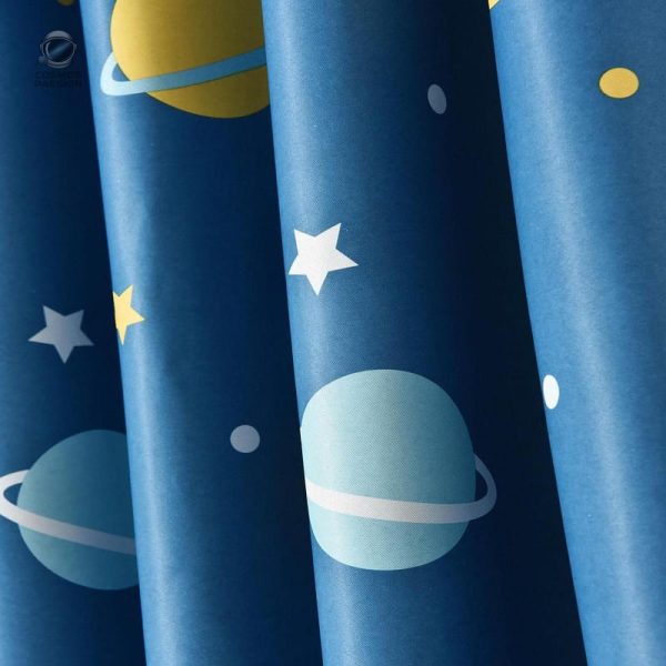 Décoration Espace avec le rideau aux motifs étoilés